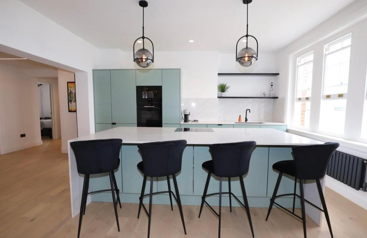 Newly Refurbished W/ River Views London Exteriör bild