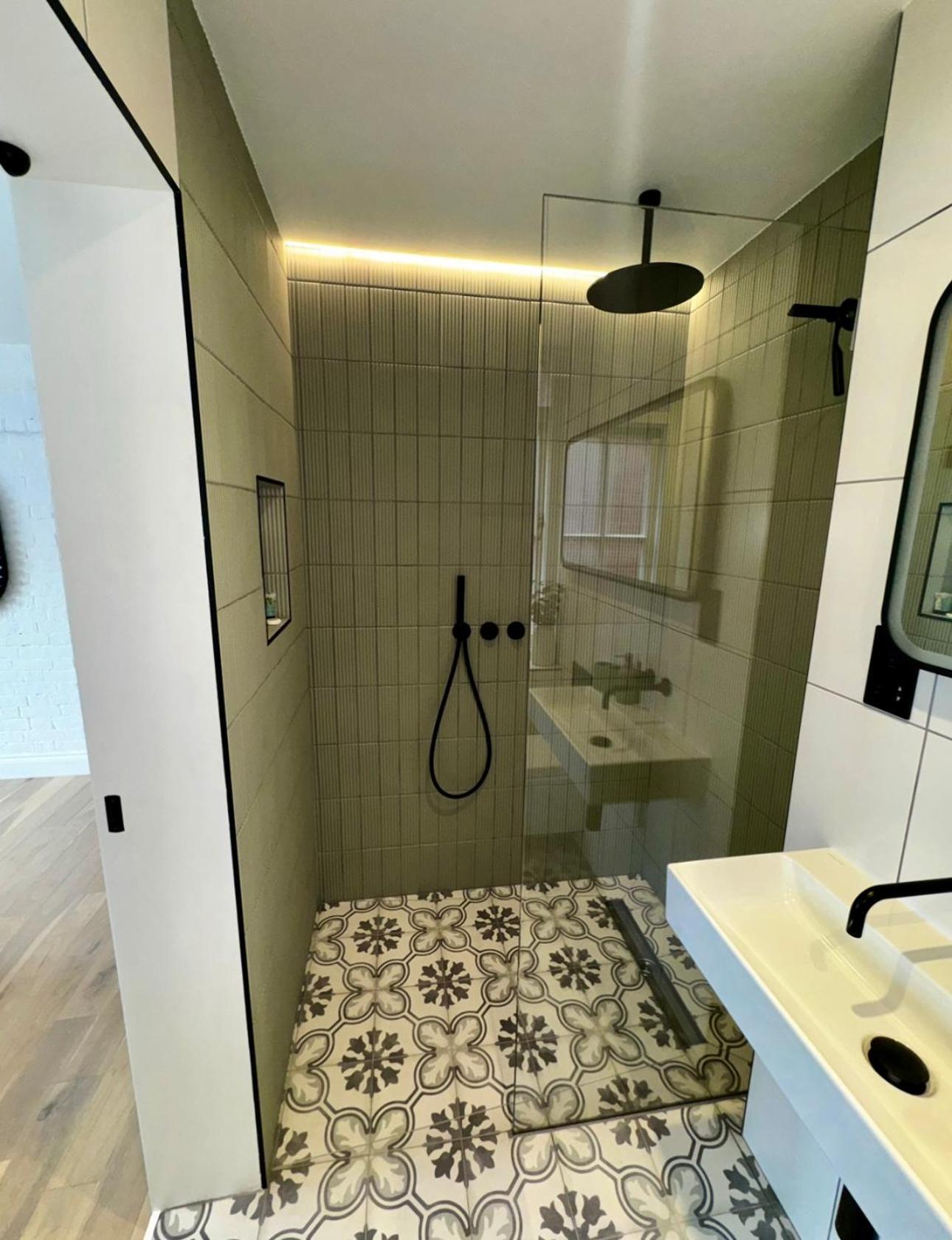 Newly Refurbished W/ River Views London Exteriör bild