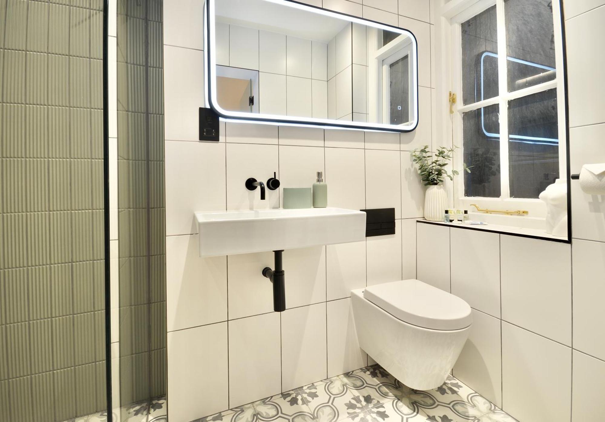 Newly Refurbished W/ River Views London Exteriör bild