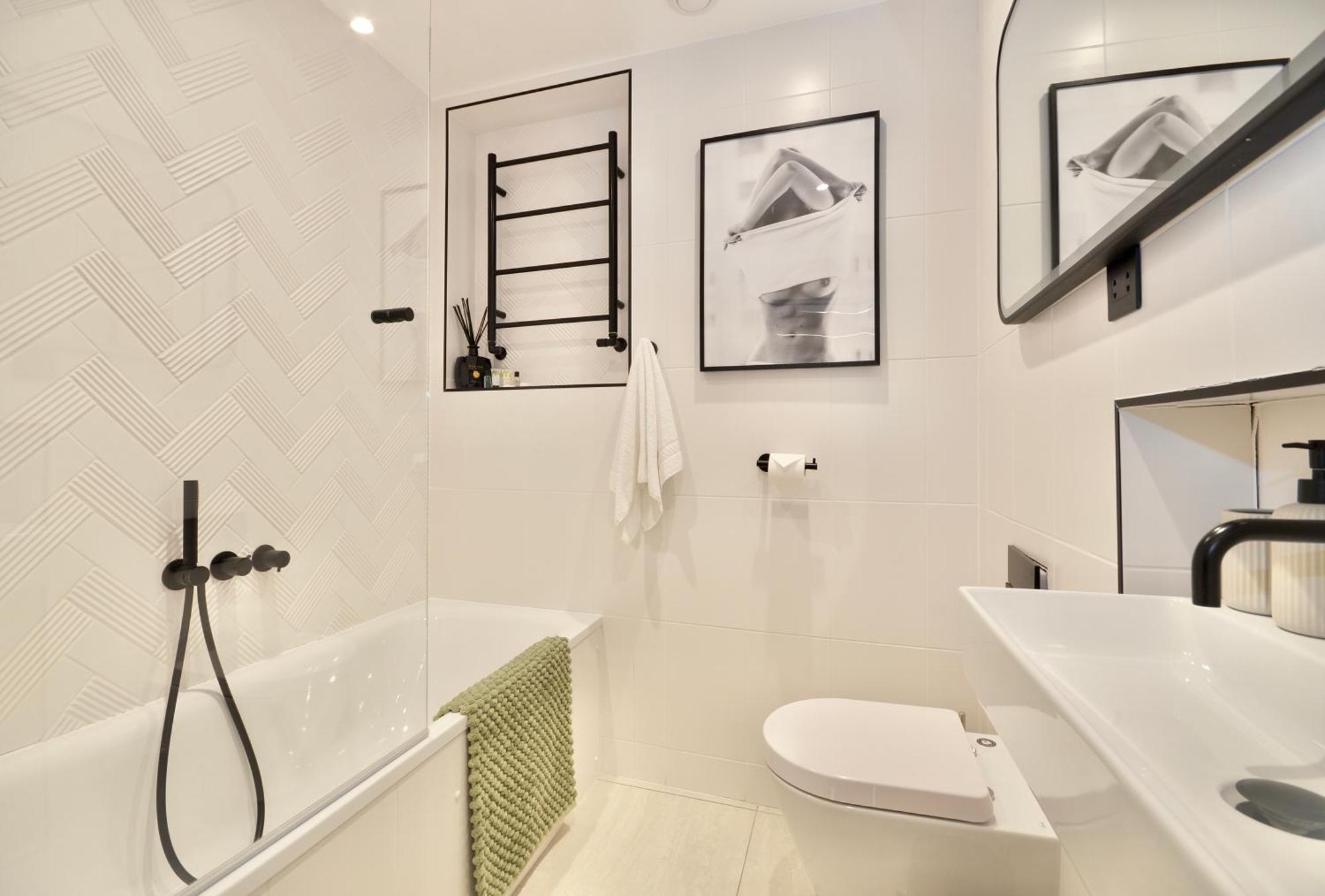 Newly Refurbished W/ River Views London Exteriör bild